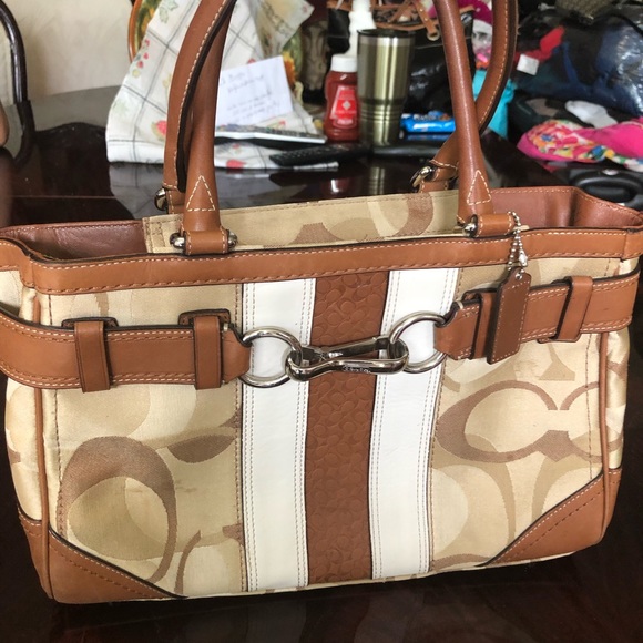 Coach Handbags - Coach signature bag for women